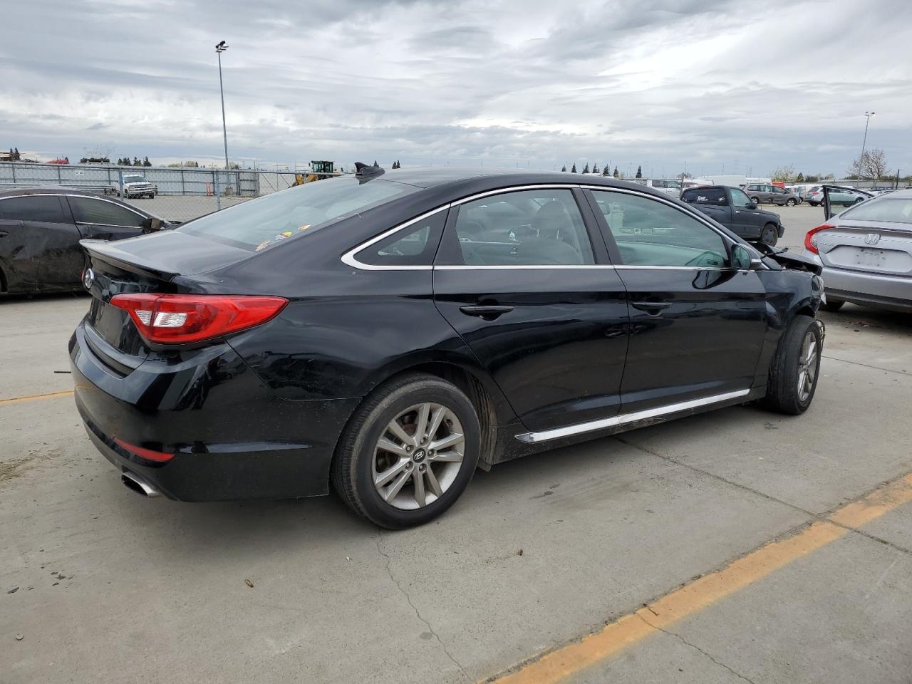 Photo 2 VIN: 5NPE24AF9HH481889 - HYUNDAI SONATA 