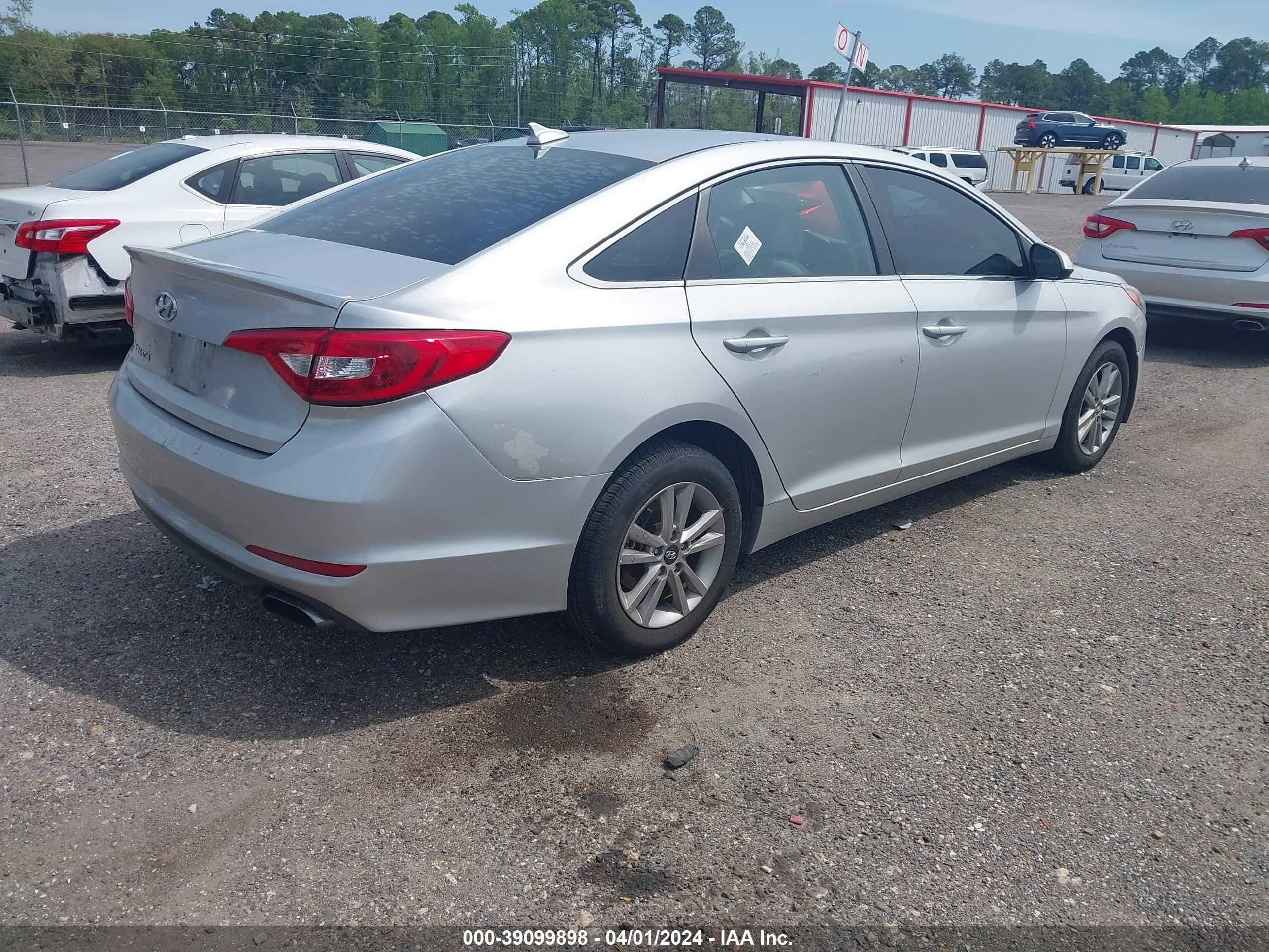 Photo 3 VIN: 5NPE24AF9HH486218 - HYUNDAI SONATA 