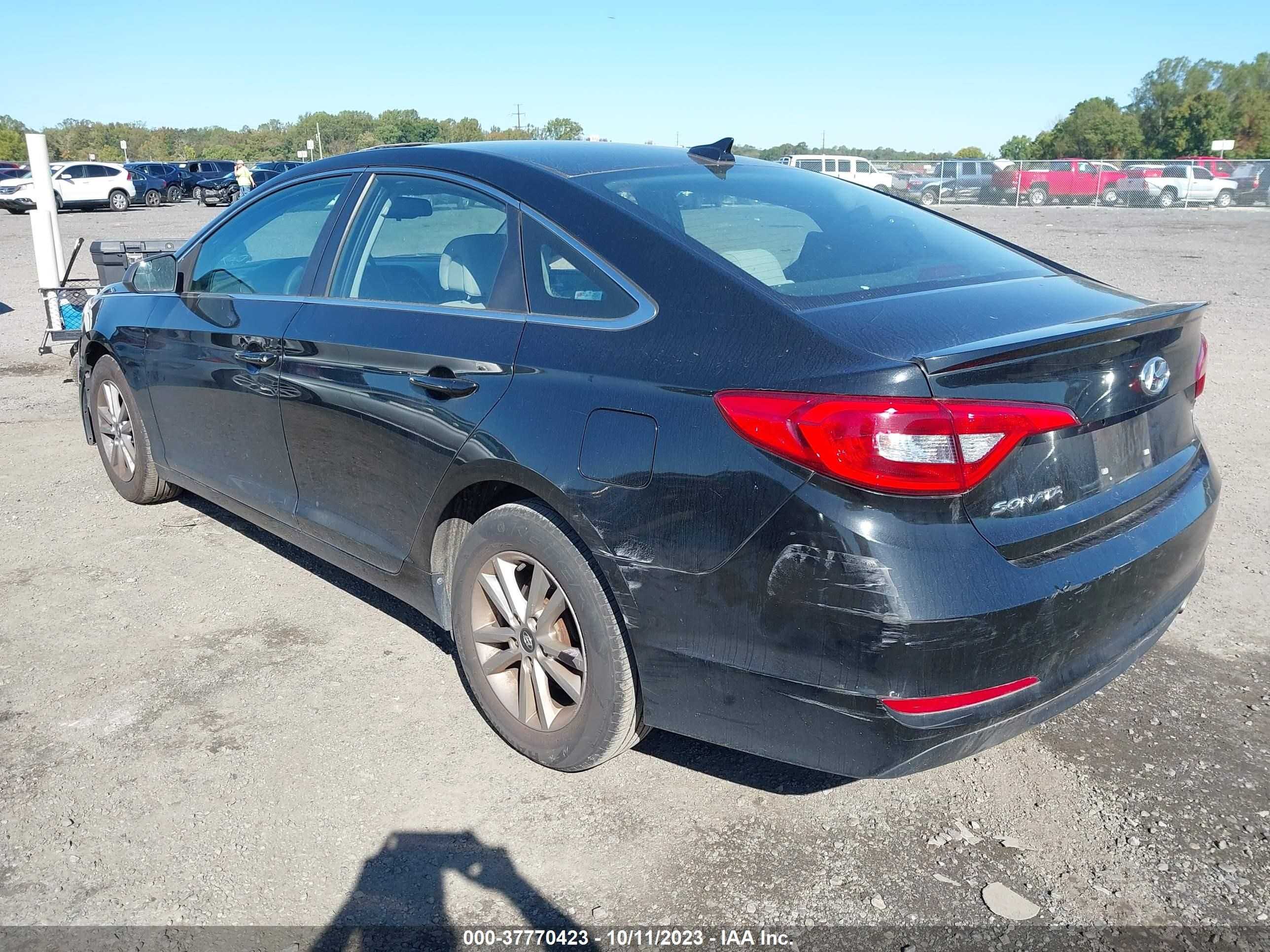 Photo 2 VIN: 5NPE24AF9HH501042 - HYUNDAI SONATA 