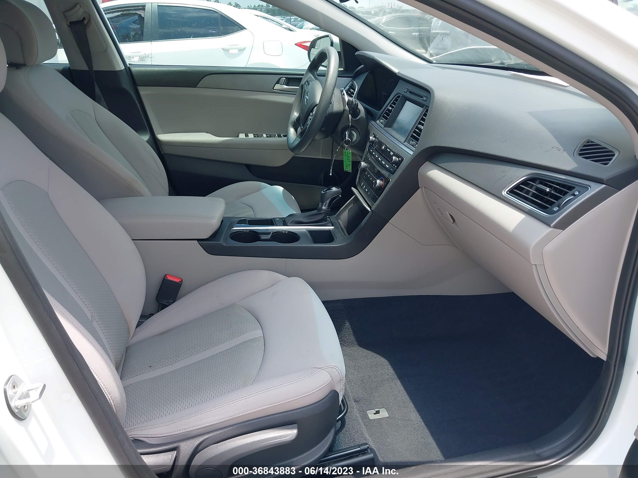 Photo 4 VIN: 5NPE24AF9HH511781 - HYUNDAI SONATA 