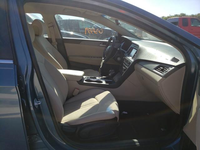 Photo 4 VIN: 5NPE24AF9HH517001 - HYUNDAI SONATA SE 