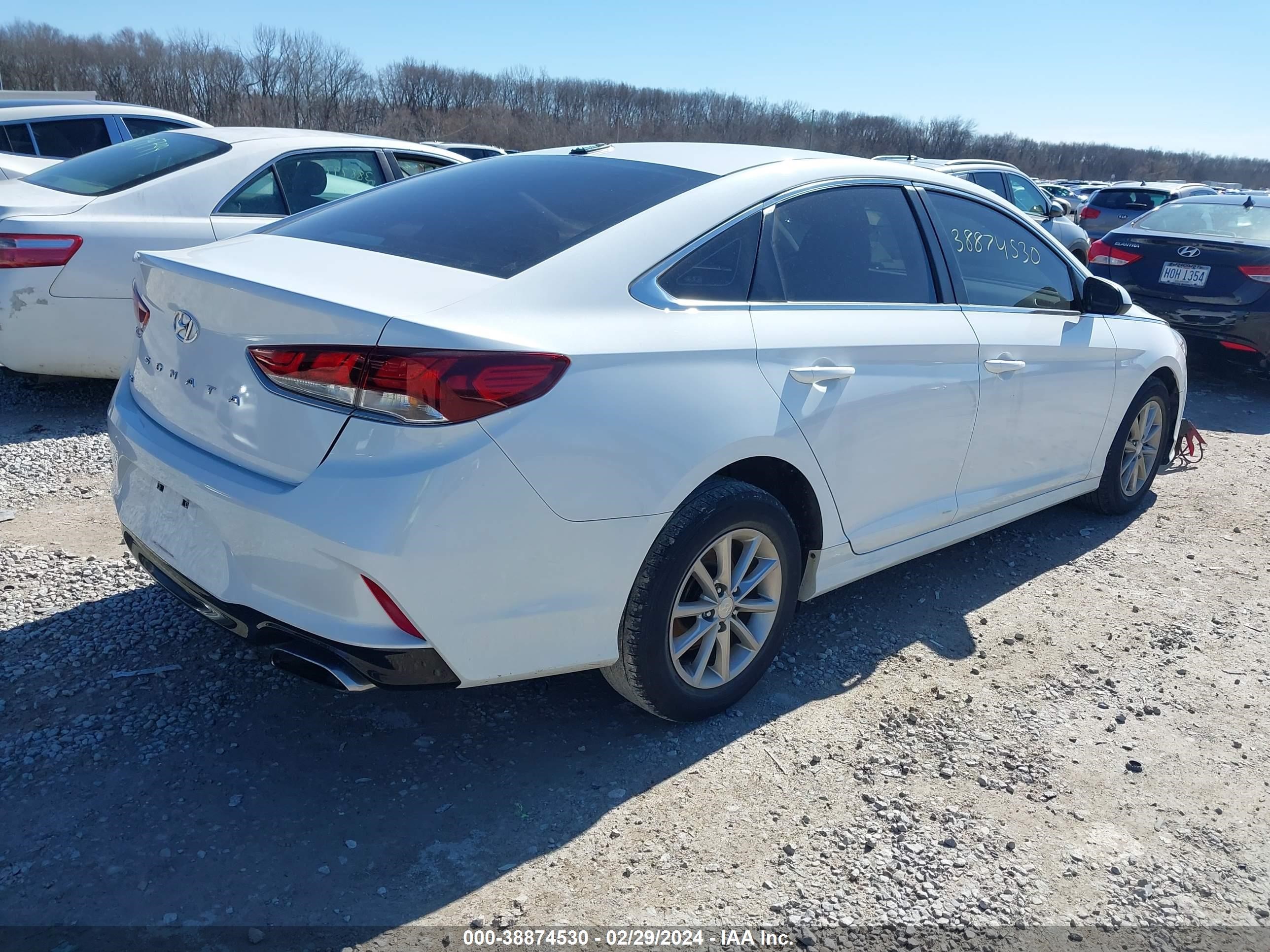 Photo 3 VIN: 5NPE24AF9JH613426 - HYUNDAI SONATA 