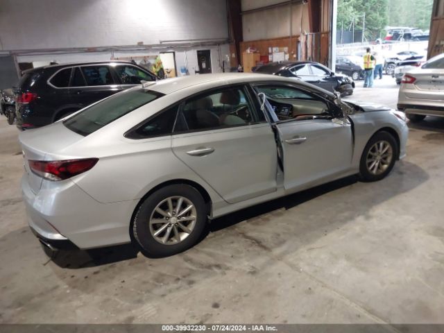 Photo 3 VIN: 5NPE24AF9JH662349 - HYUNDAI SONATA 