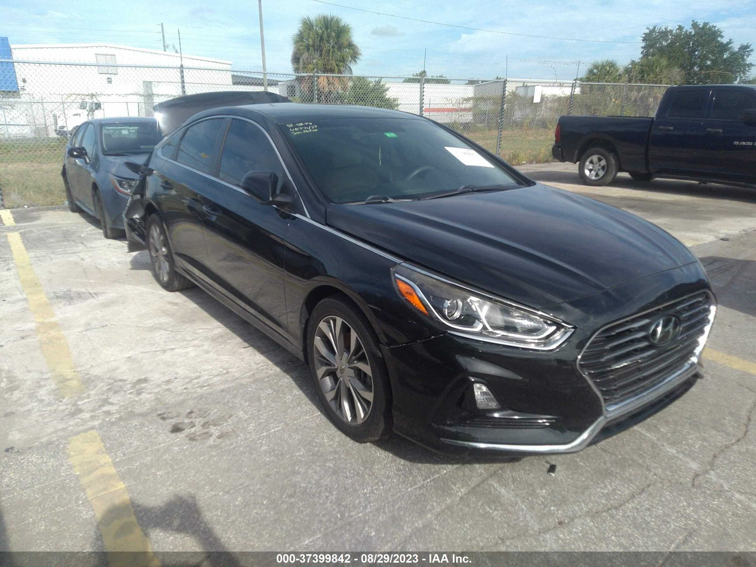 Photo 0 VIN: 5NPE24AF9JH667437 - HYUNDAI SONATA 