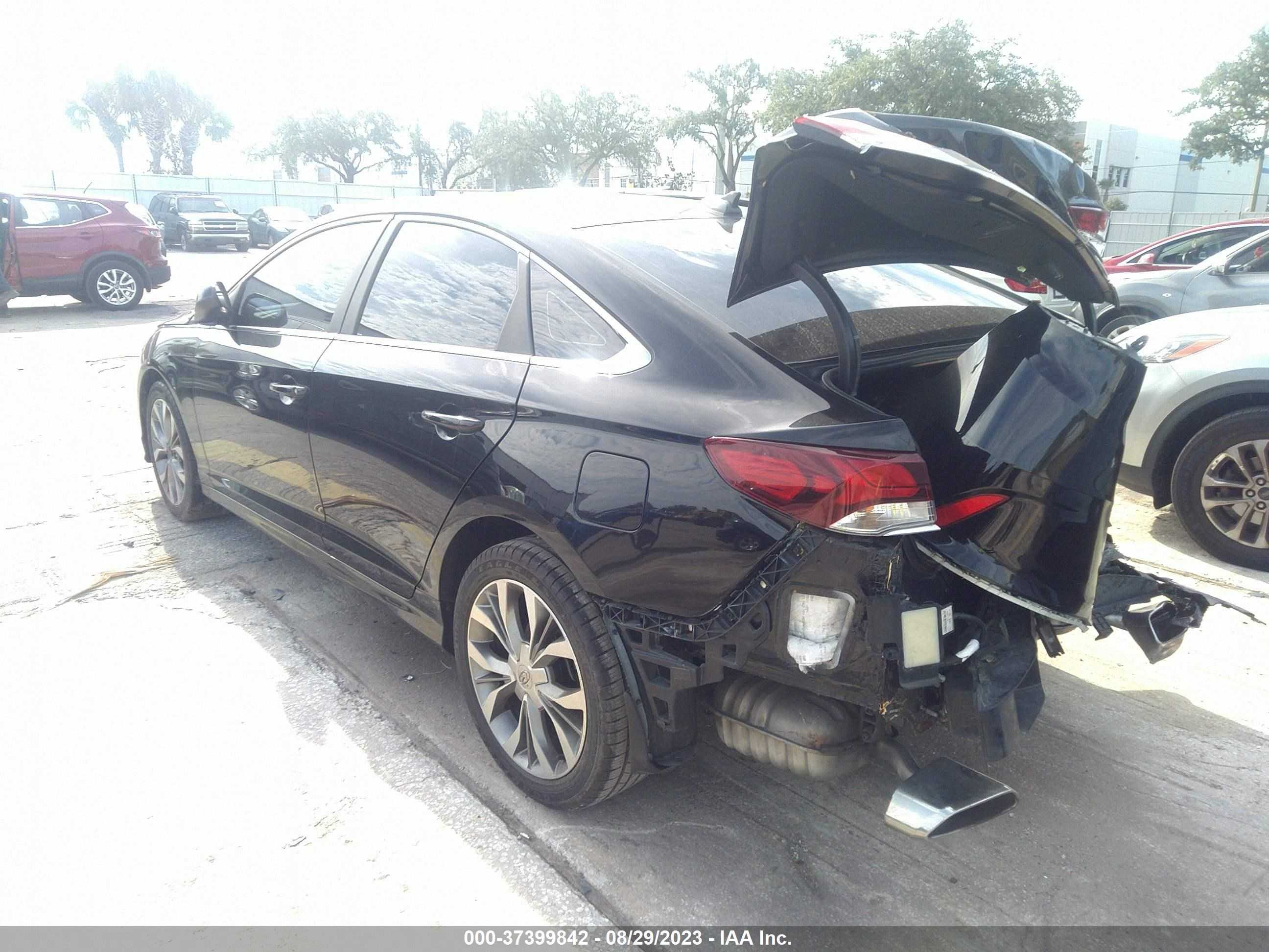 Photo 2 VIN: 5NPE24AF9JH667437 - HYUNDAI SONATA 