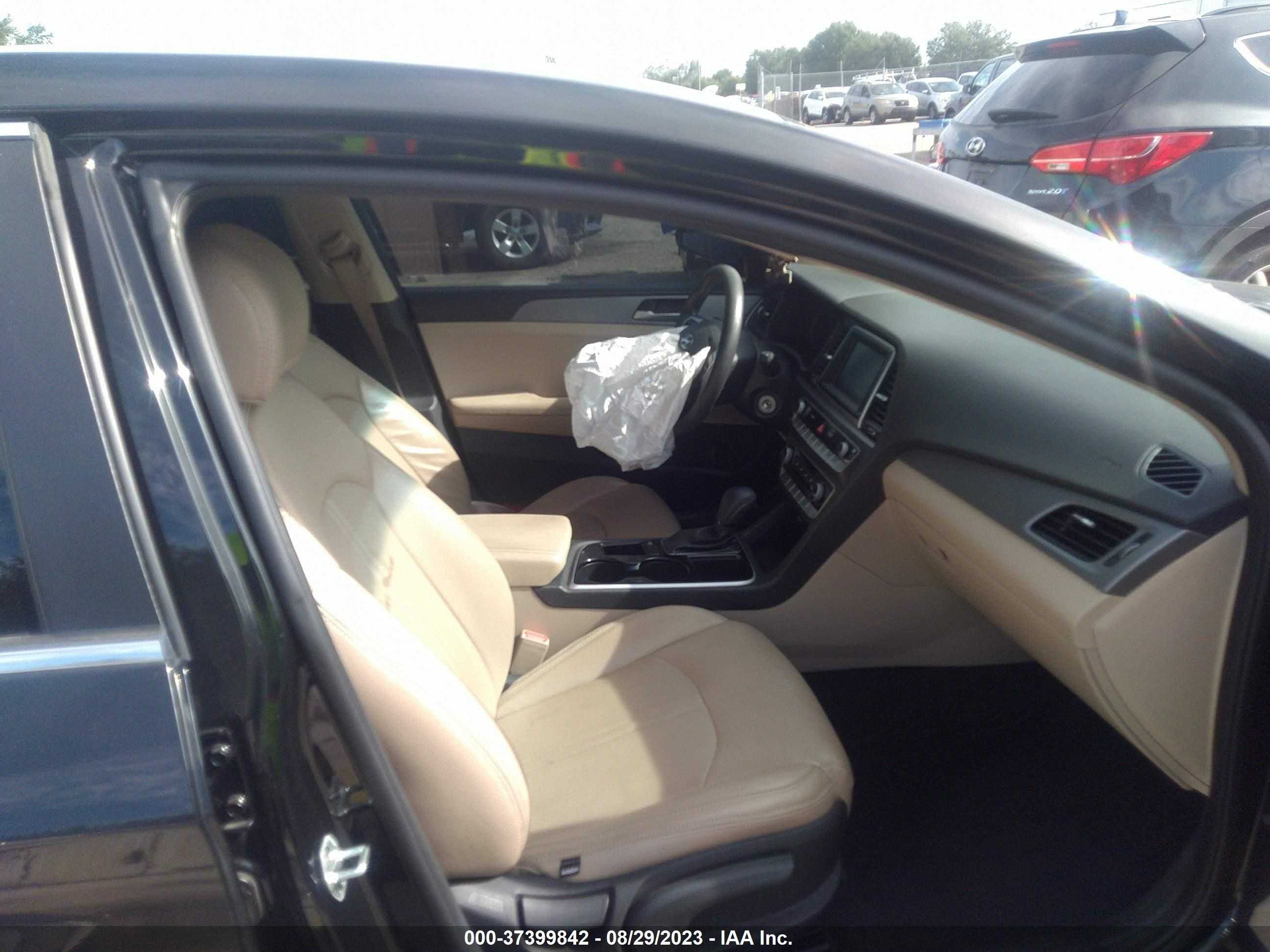 Photo 4 VIN: 5NPE24AF9JH667437 - HYUNDAI SONATA 