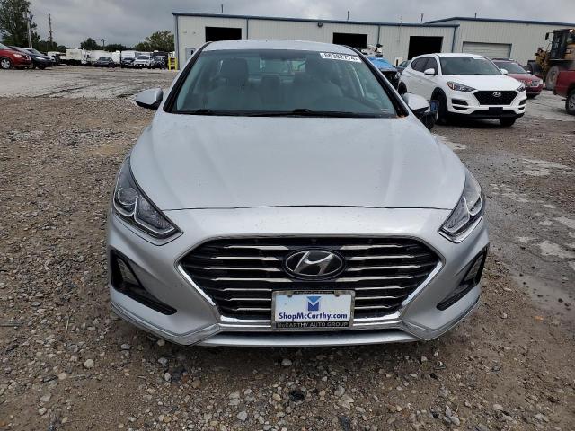 Photo 4 VIN: 5NPE24AF9KH802238 - HYUNDAI SONATA SE 