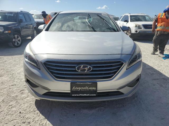 Photo 4 VIN: 5NPE24AFXFH055819 - HYUNDAI SONATA SE 