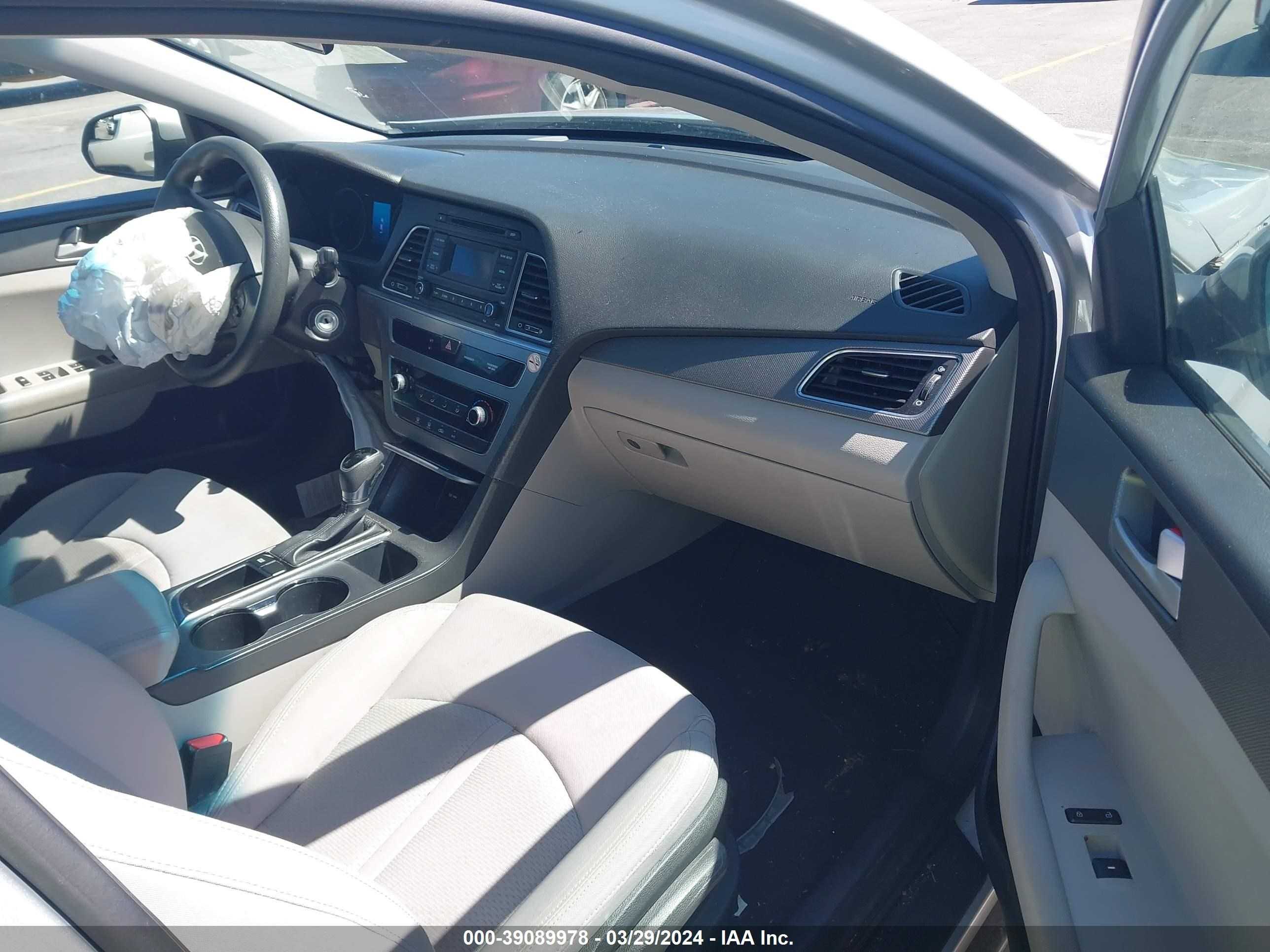 Photo 4 VIN: 5NPE24AFXFH071115 - HYUNDAI SONATA 