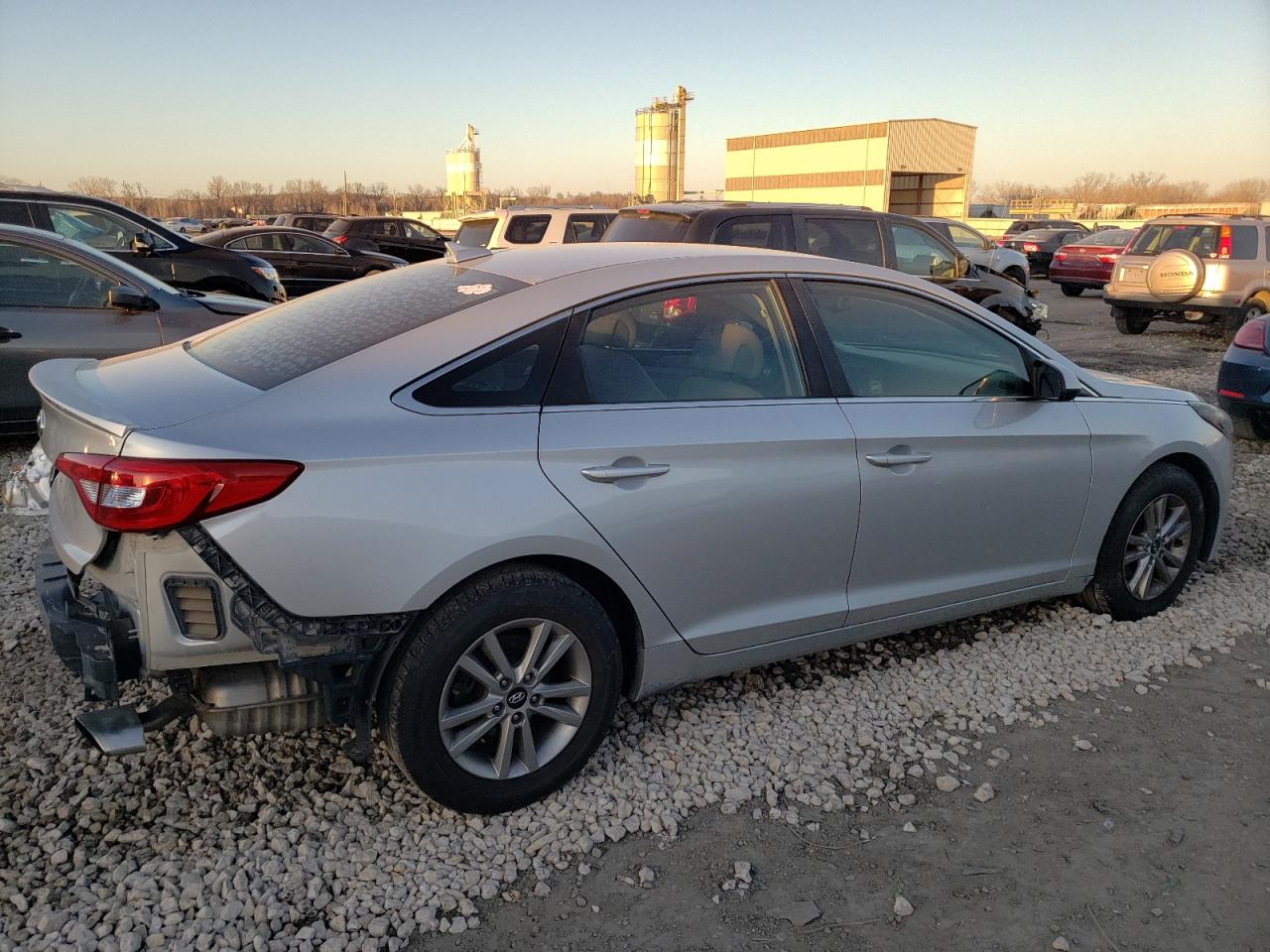 Photo 2 VIN: 5NPE24AFXFH168413 - HYUNDAI SONATA 