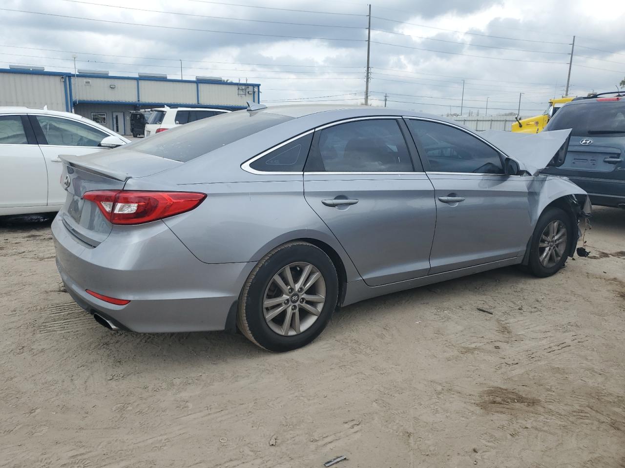 Photo 2 VIN: 5NPE24AFXGH303164 - HYUNDAI SONATA 