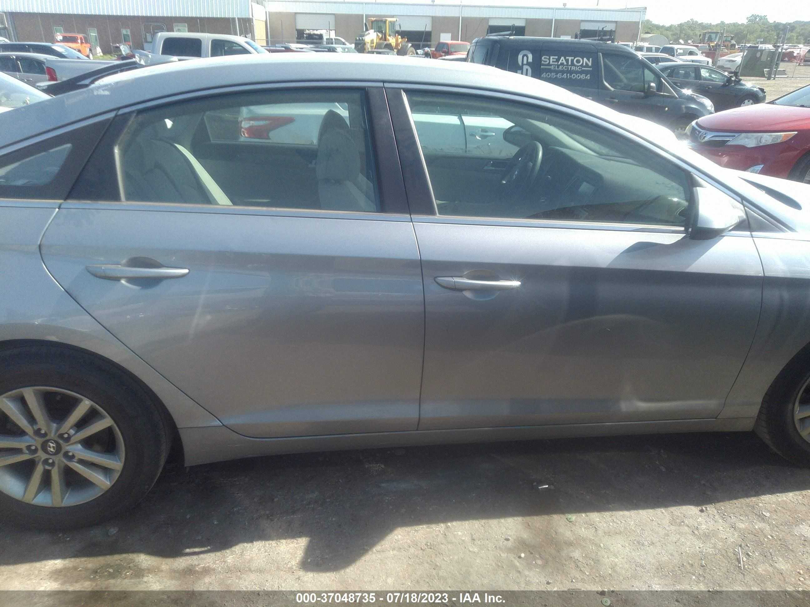 Photo 12 VIN: 5NPE24AFXGH322491 - HYUNDAI SONATA 