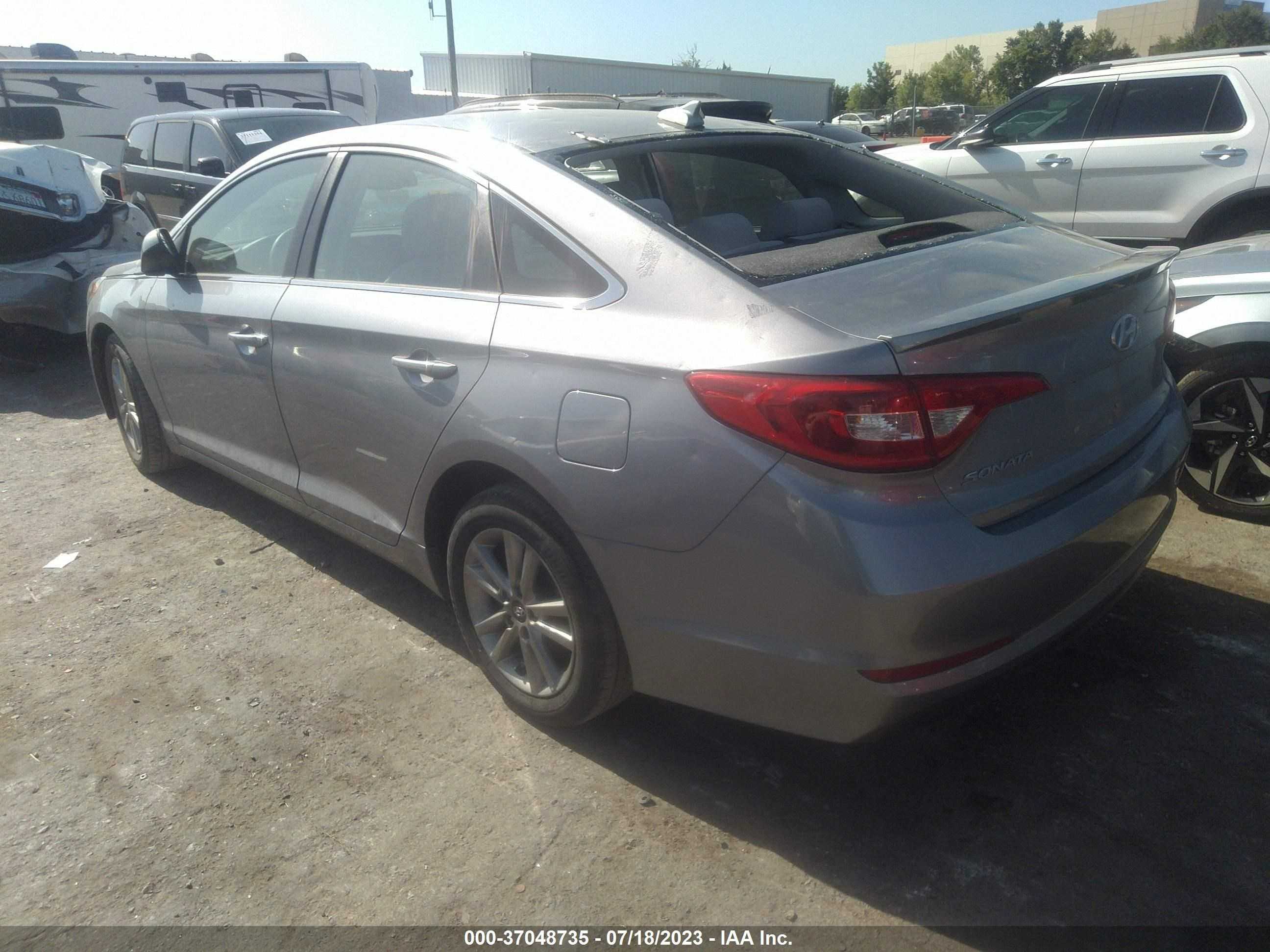 Photo 2 VIN: 5NPE24AFXGH322491 - HYUNDAI SONATA 