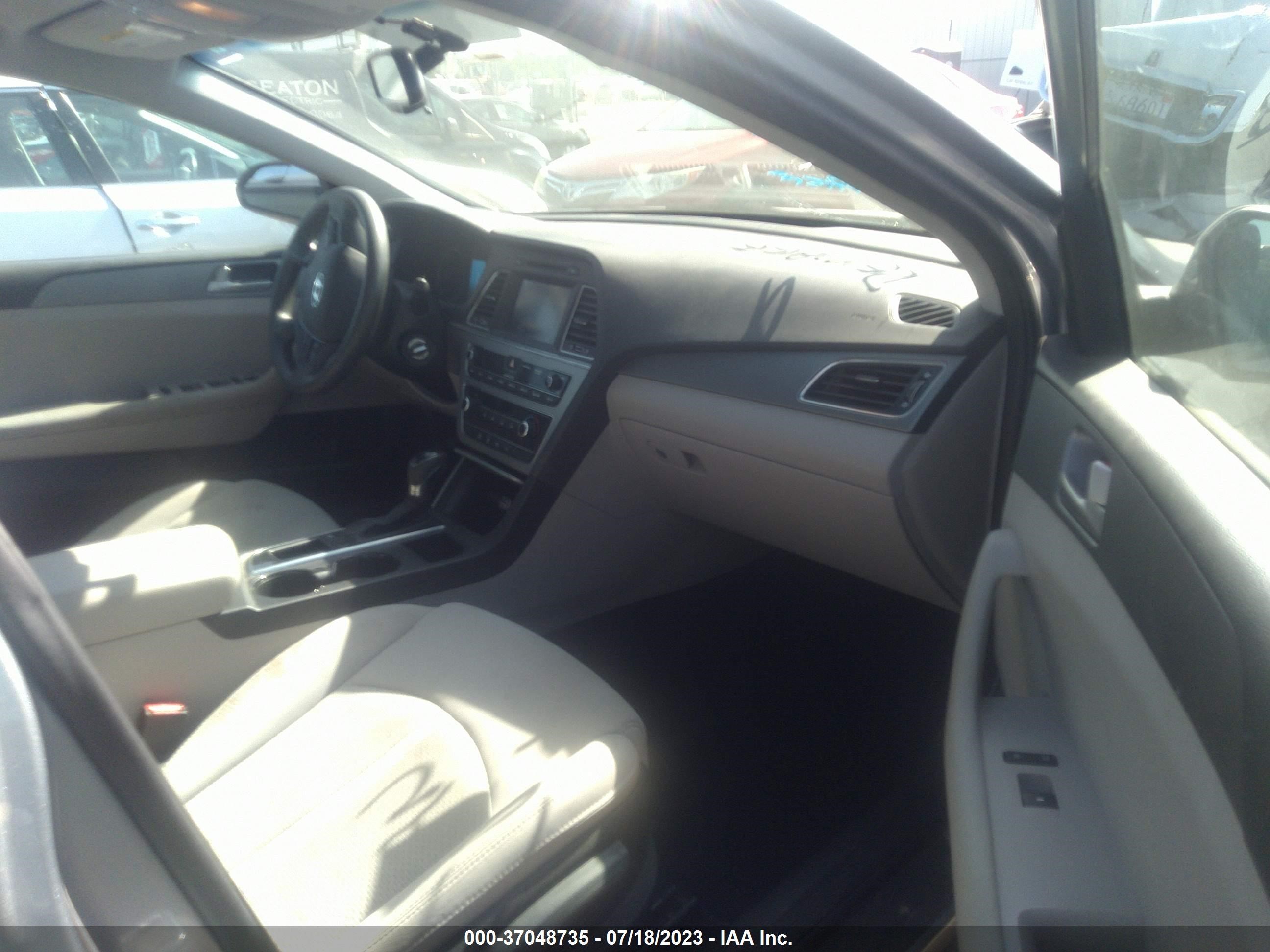 Photo 4 VIN: 5NPE24AFXGH322491 - HYUNDAI SONATA 