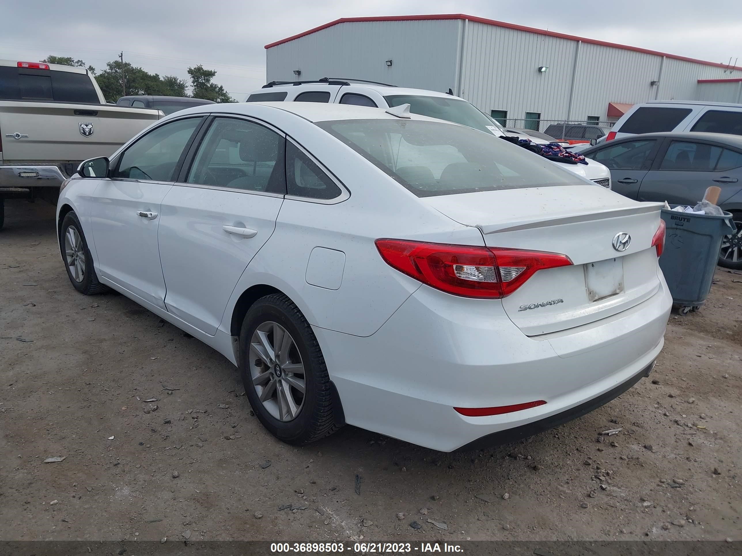 Photo 2 VIN: 5NPE24AFXGH337685 - HYUNDAI SONATA 