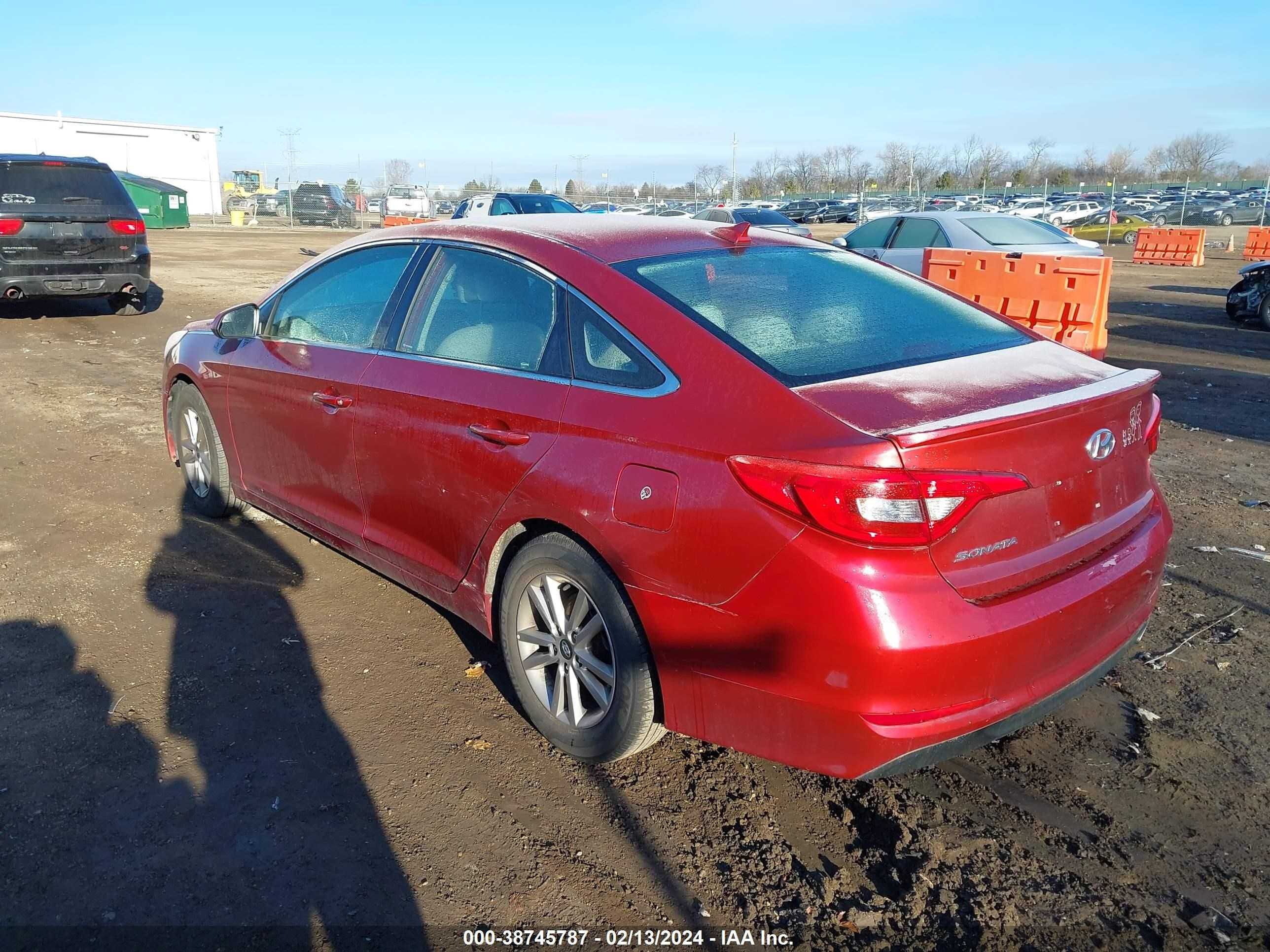 Photo 2 VIN: 5NPE24AFXGH357905 - HYUNDAI SONATA 