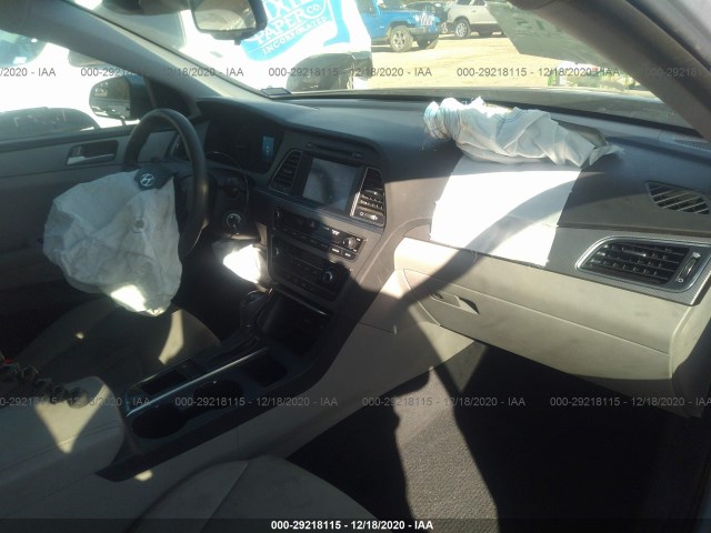 Photo 4 VIN: 5NPE24AFXGH377877 - HYUNDAI SONATA 