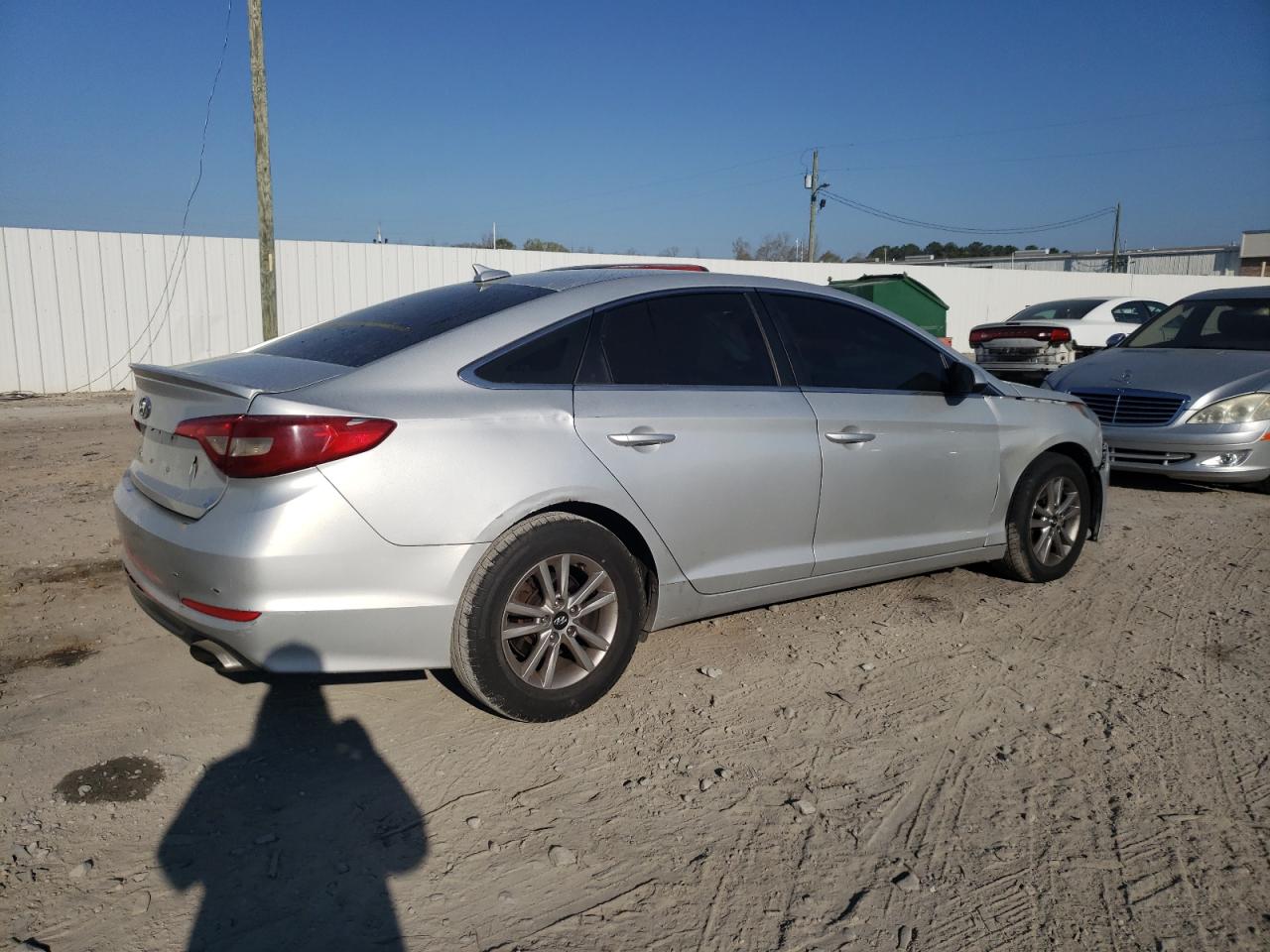 Photo 2 VIN: 5NPE24AFXGH383923 - HYUNDAI SONATA 