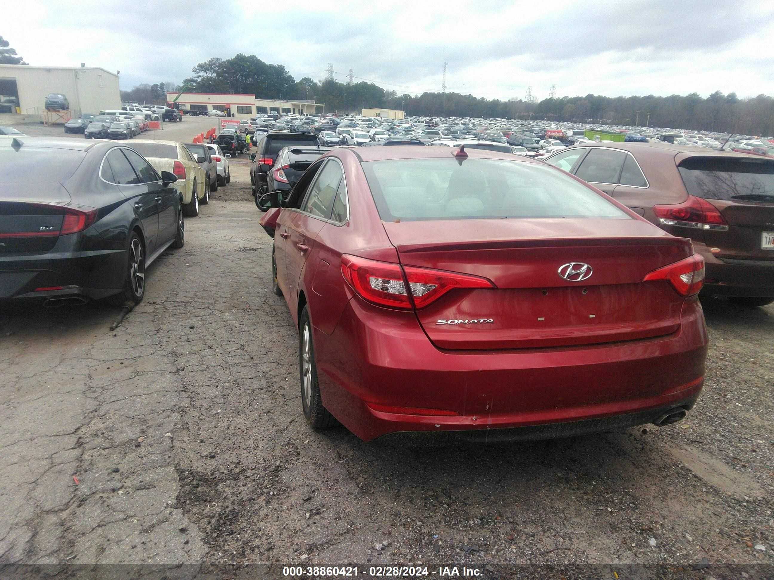 Photo 2 VIN: 5NPE24AFXGH398325 - HYUNDAI SONATA 