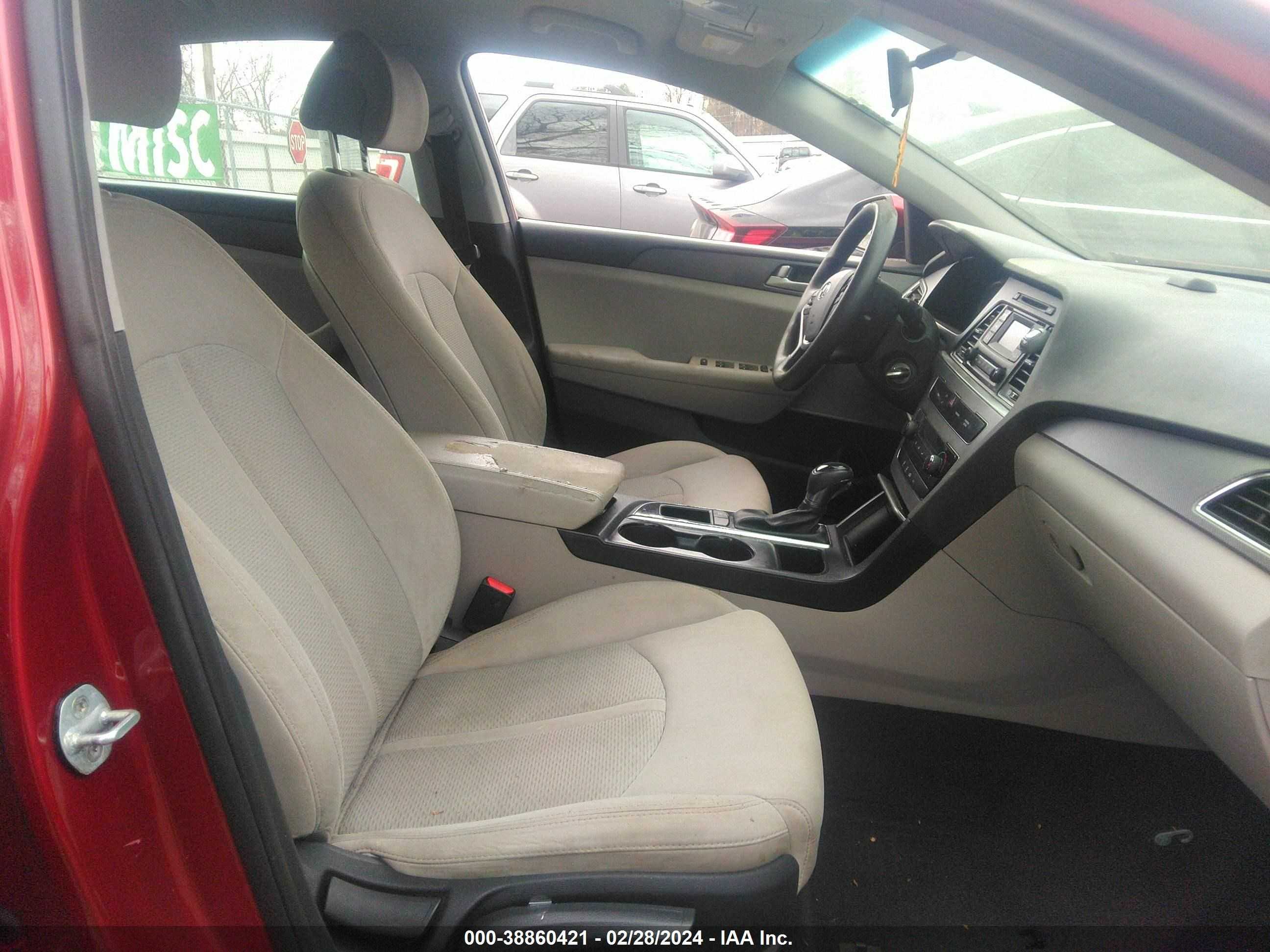 Photo 4 VIN: 5NPE24AFXGH398325 - HYUNDAI SONATA 