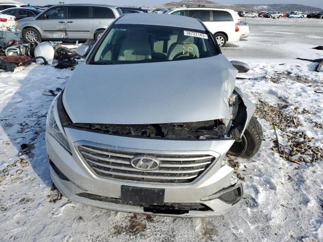 Photo 4 VIN: 5NPE24AFXGH434563 - HYUNDAI SONATA SE 