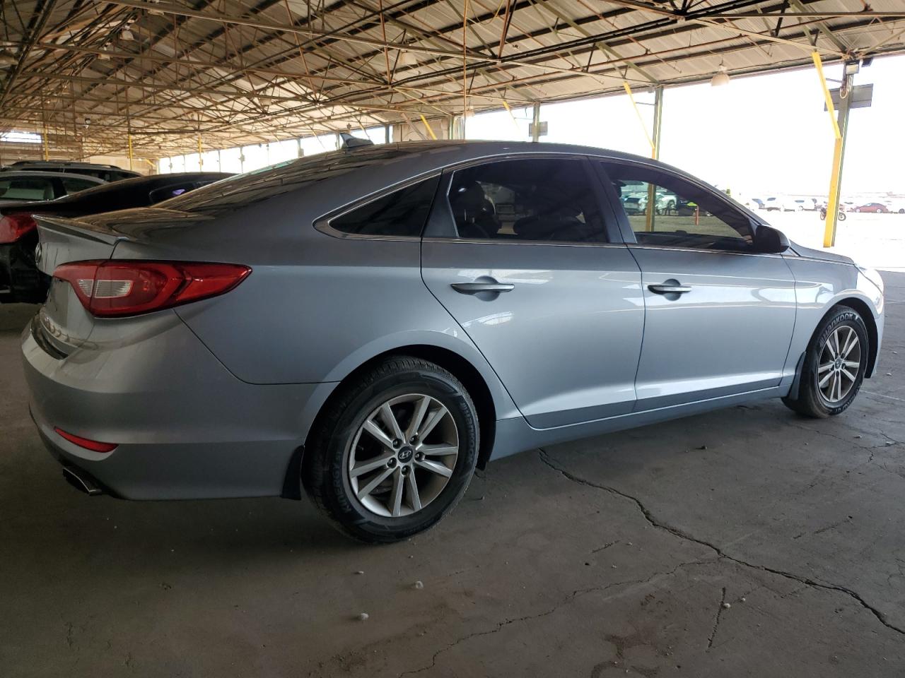 Photo 2 VIN: 5NPE24AFXHH479441 - HYUNDAI SONATA 