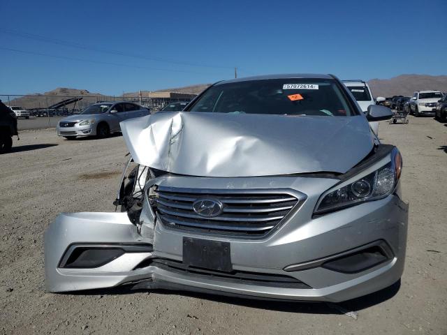 Photo 4 VIN: 5NPE24AFXHH483196 - HYUNDAI SONATA SE 