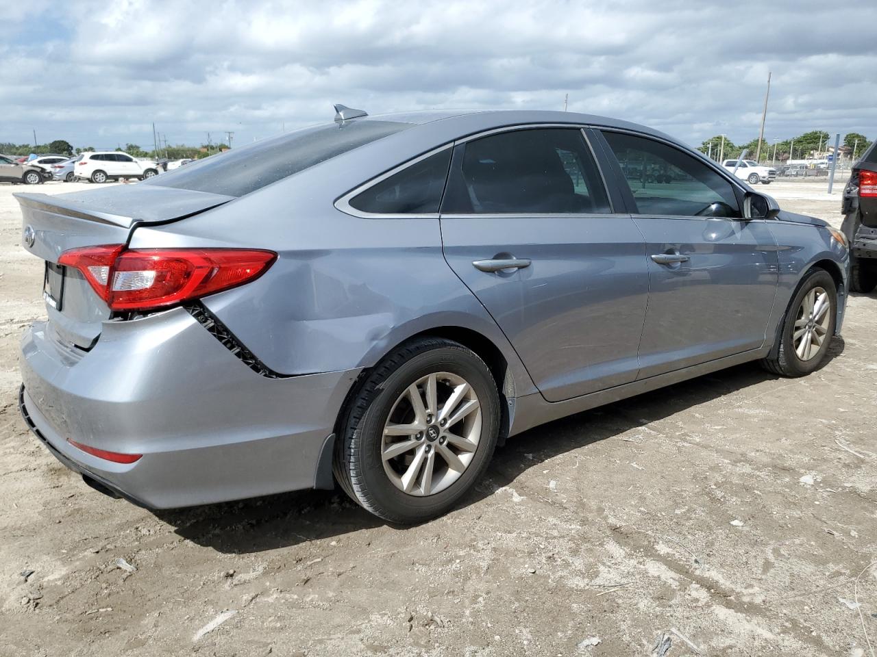 Photo 2 VIN: 5NPE24AFXHH484347 - HYUNDAI SONATA 