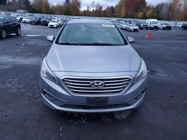 Photo 4 VIN: 5NPE24AFXHH498233 - HYUNDAI SONATA SE 