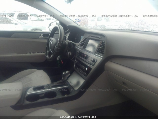 Photo 4 VIN: 5NPE24AFXHH508940 - HYUNDAI SONATA 