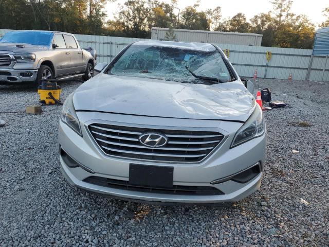 Photo 4 VIN: 5NPE24AFXHH546667 - HYUNDAI SONATA SE 