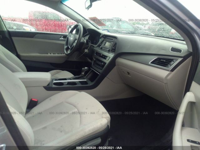 Photo 4 VIN: 5NPE24AFXHH577949 - HYUNDAI SONATA 