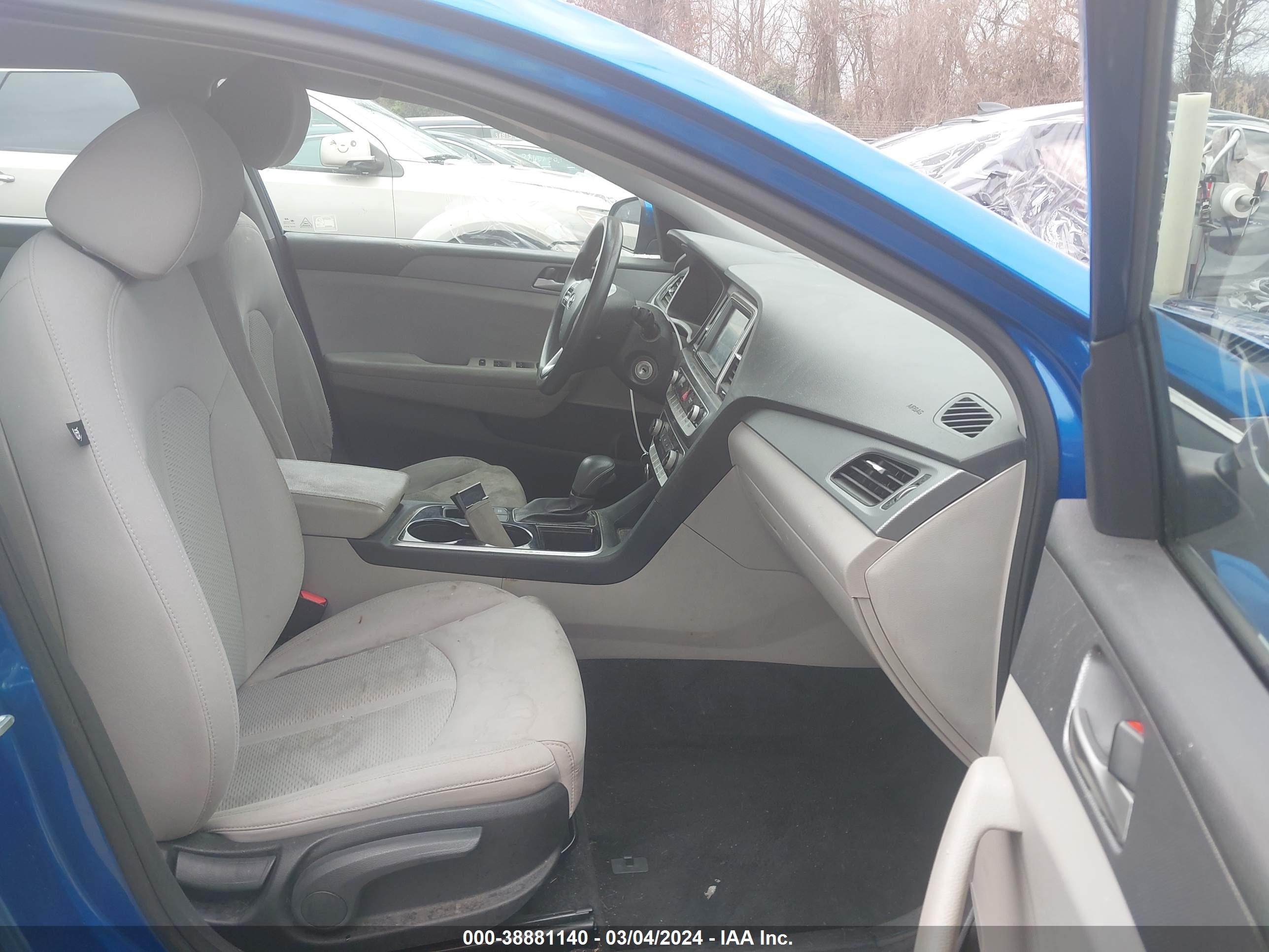 Photo 4 VIN: 5NPE24AFXJH621602 - HYUNDAI SONATA 