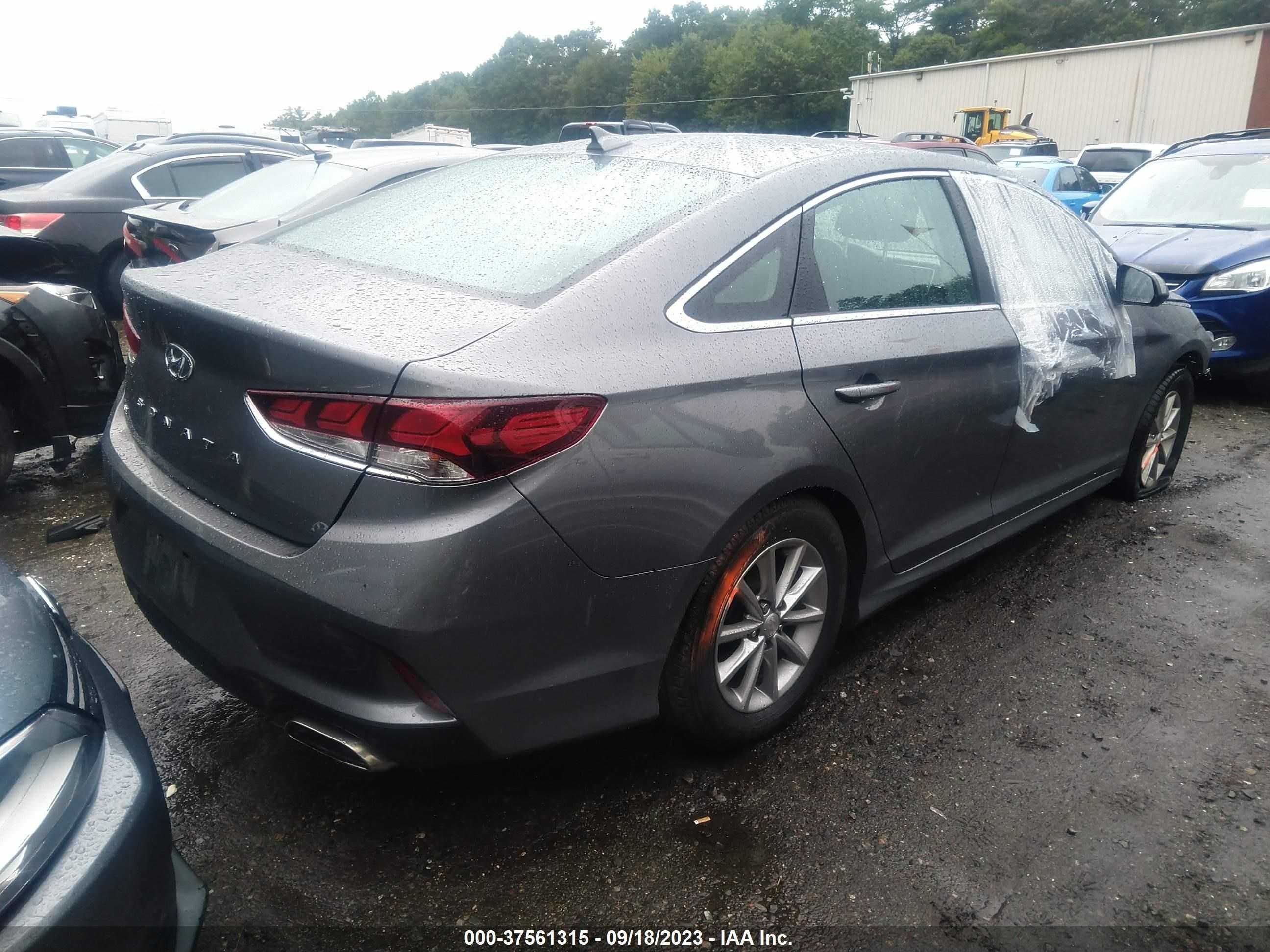 Photo 3 VIN: 5NPE24AFXJH663476 - HYUNDAI SONATA 