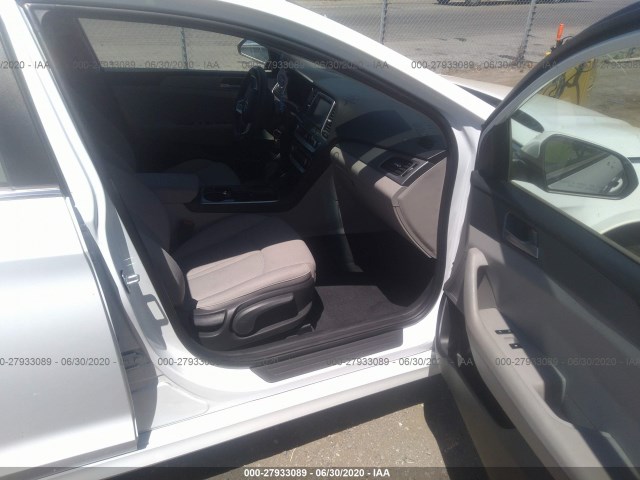 Photo 4 VIN: 5NPE24AFXJH673148 - HYUNDAI SONATA 