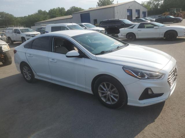 Photo 3 VIN: 5NPE24AFXJH714667 - HYUNDAI SONATA SE 