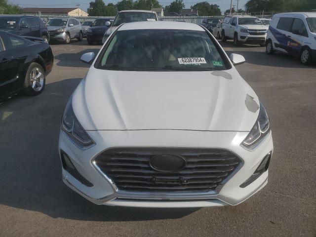 Photo 4 VIN: 5NPE24AFXJH714667 - HYUNDAI SONATA SE 