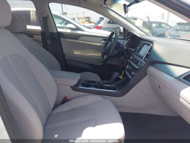 Photo 4 VIN: 5NPE24AFXJH726592 - HYUNDAI SONATA 