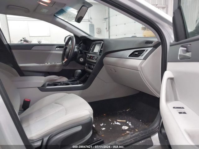 Photo 4 VIN: 5NPE24AFXKH799110 - HYUNDAI SONATA 