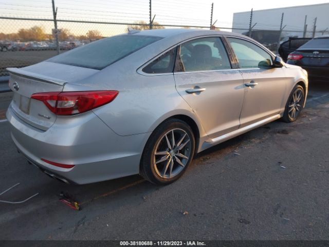 Photo 3 VIN: 5NPE34AB1HH579437 - HYUNDAI SONATA 