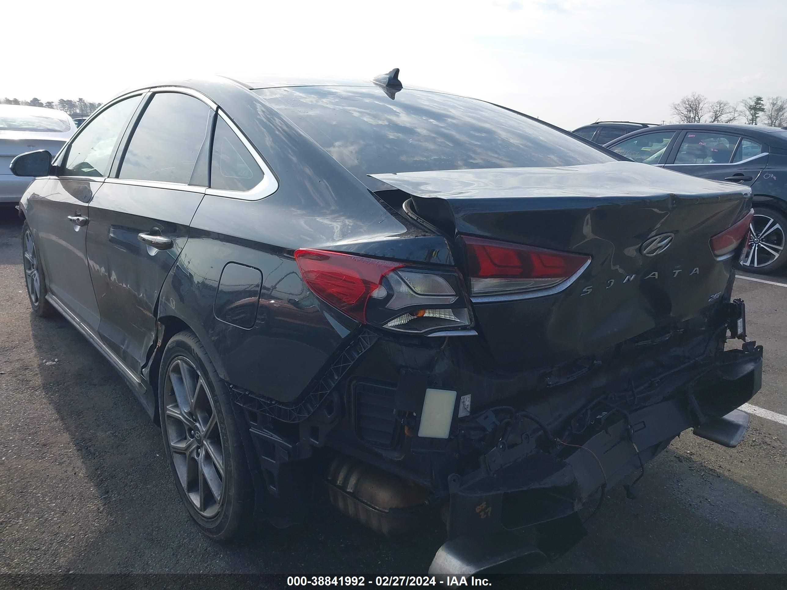 Photo 18 VIN: 5NPE34AB1JH692665 - HYUNDAI SONATA 