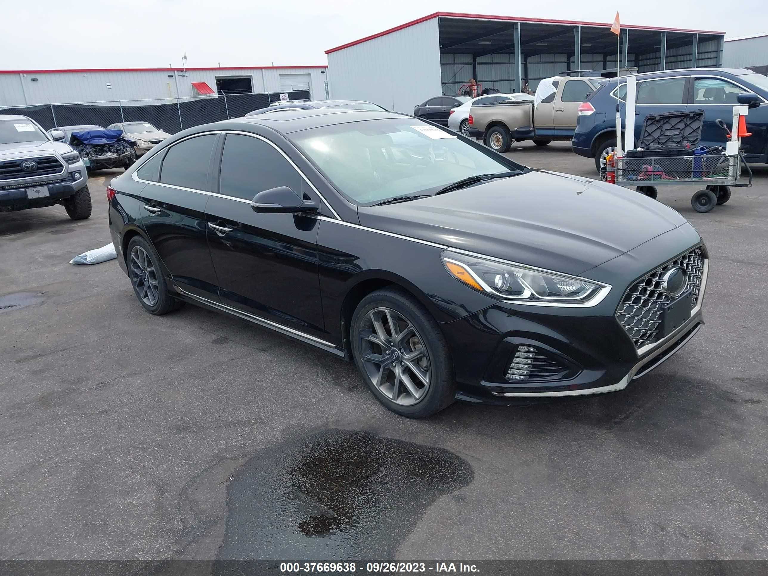 Photo 0 VIN: 5NPE34AB2JH616002 - HYUNDAI SONATA 