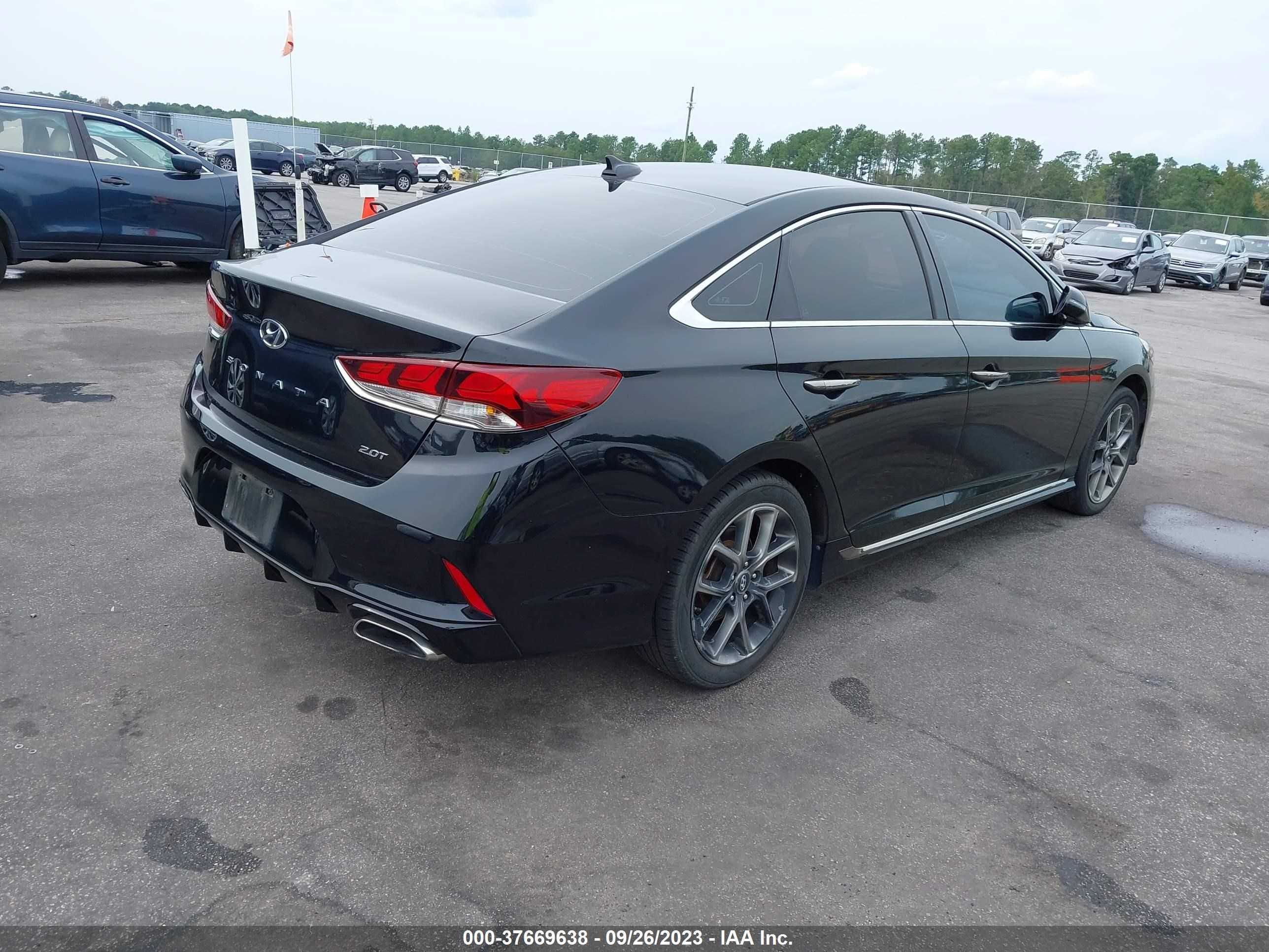 Photo 3 VIN: 5NPE34AB2JH616002 - HYUNDAI SONATA 