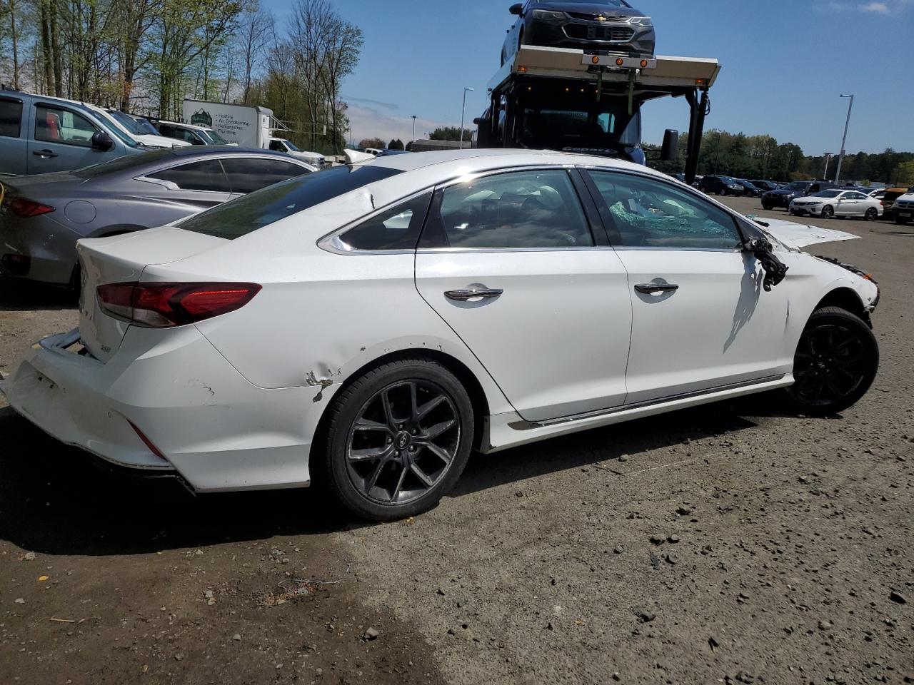 Photo 2 VIN: 5NPE34AB2JH631163 - HYUNDAI SONATA 