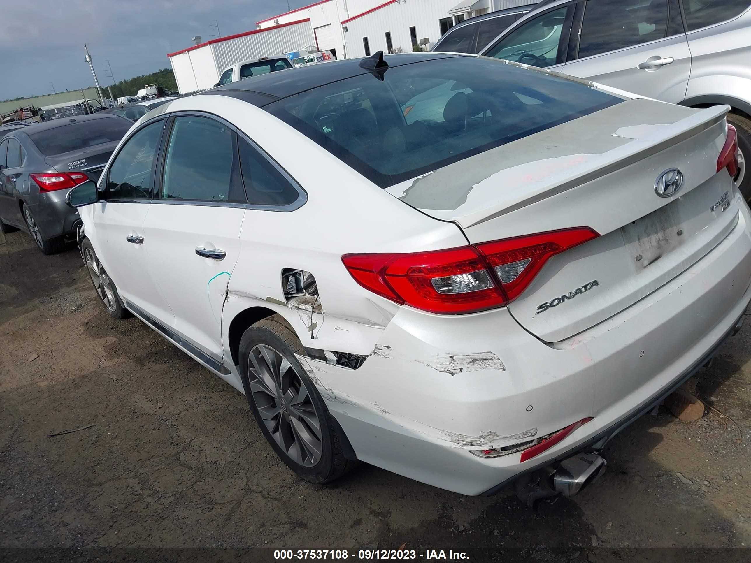 Photo 2 VIN: 5NPE34AB3FH180381 - HYUNDAI SONATA 