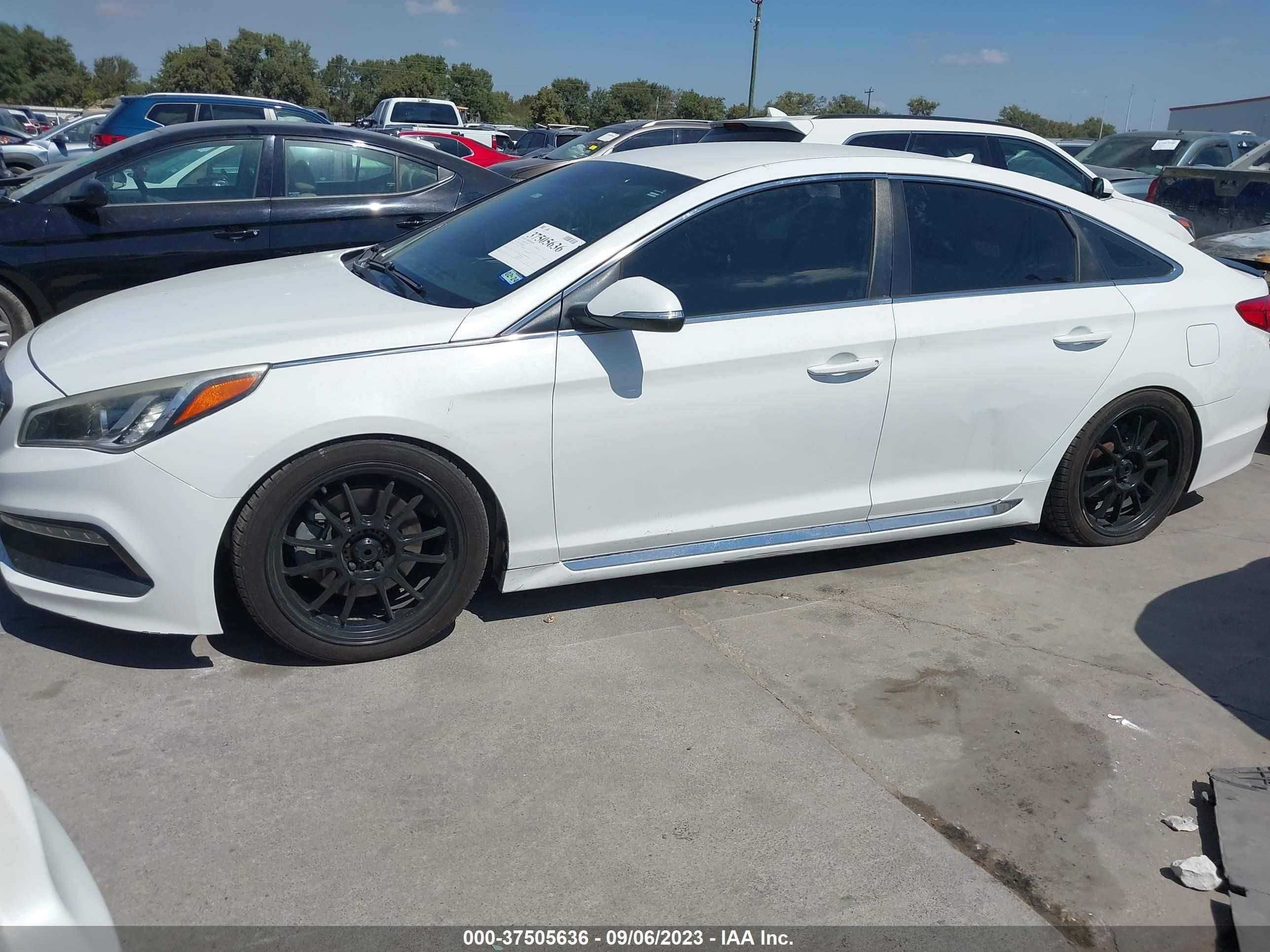 Photo 12 VIN: 5NPE34AB5HH480359 - HYUNDAI SONATA 