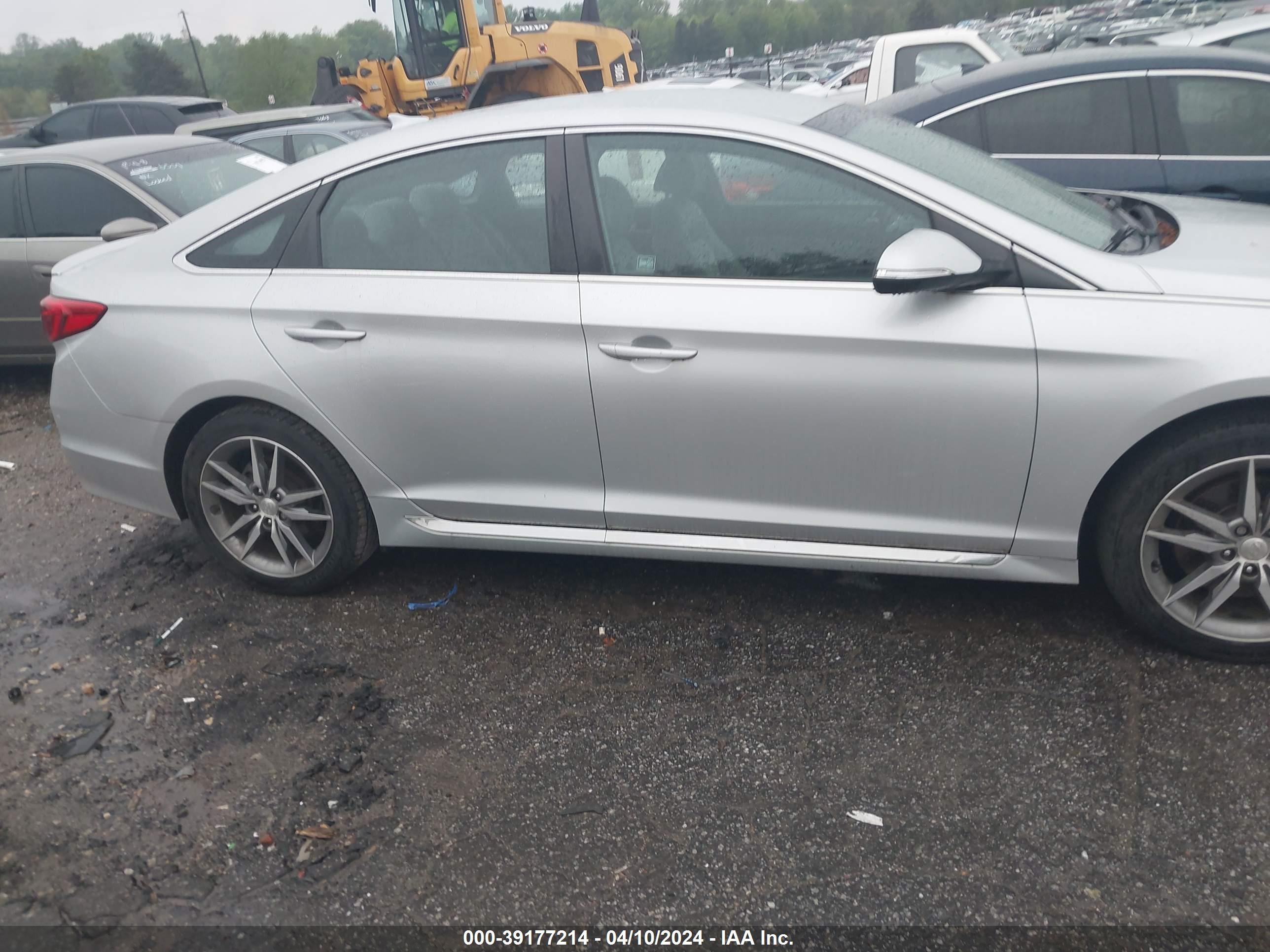 Photo 12 VIN: 5NPE34AB5HH511092 - HYUNDAI SONATA 