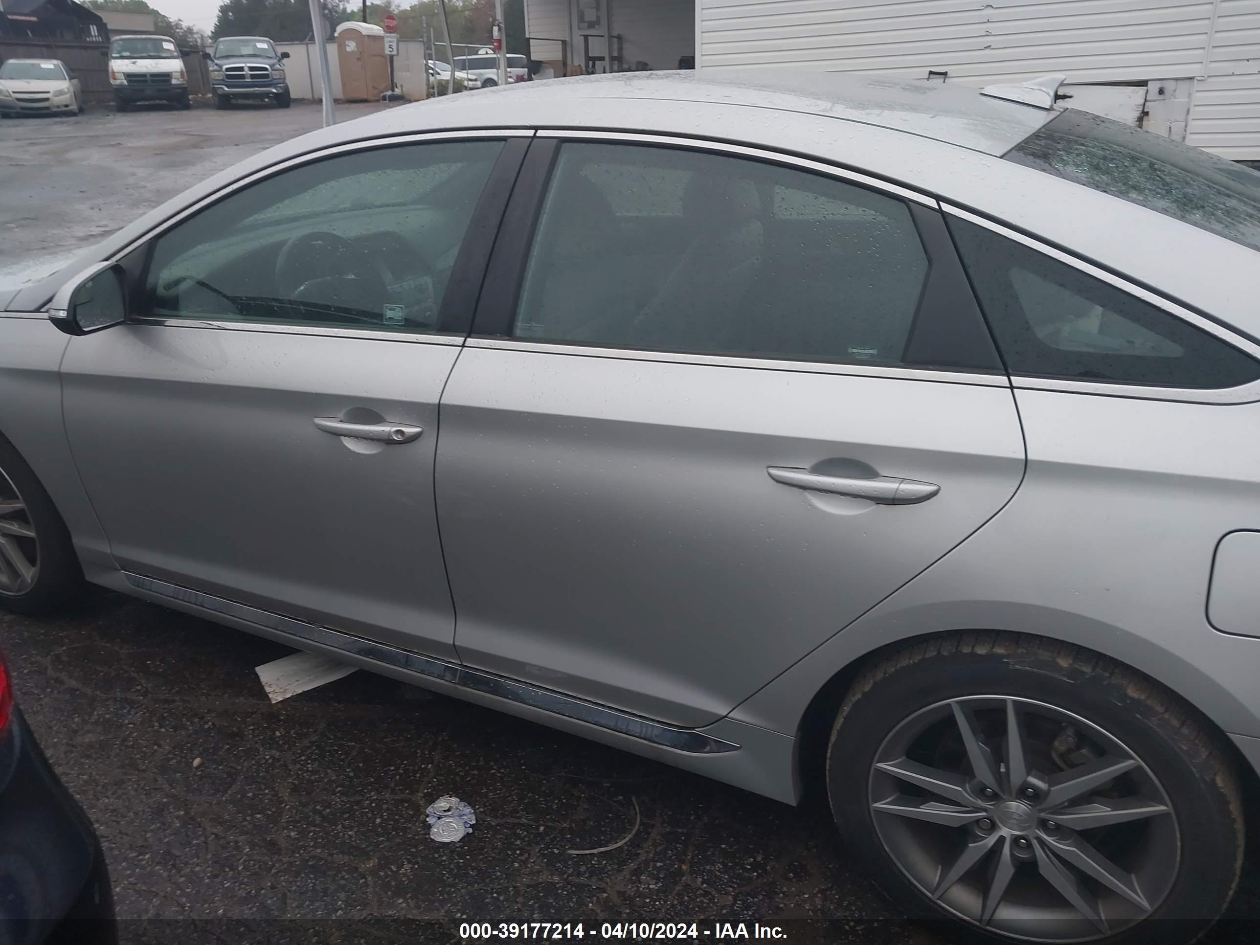 Photo 13 VIN: 5NPE34AB5HH511092 - HYUNDAI SONATA 