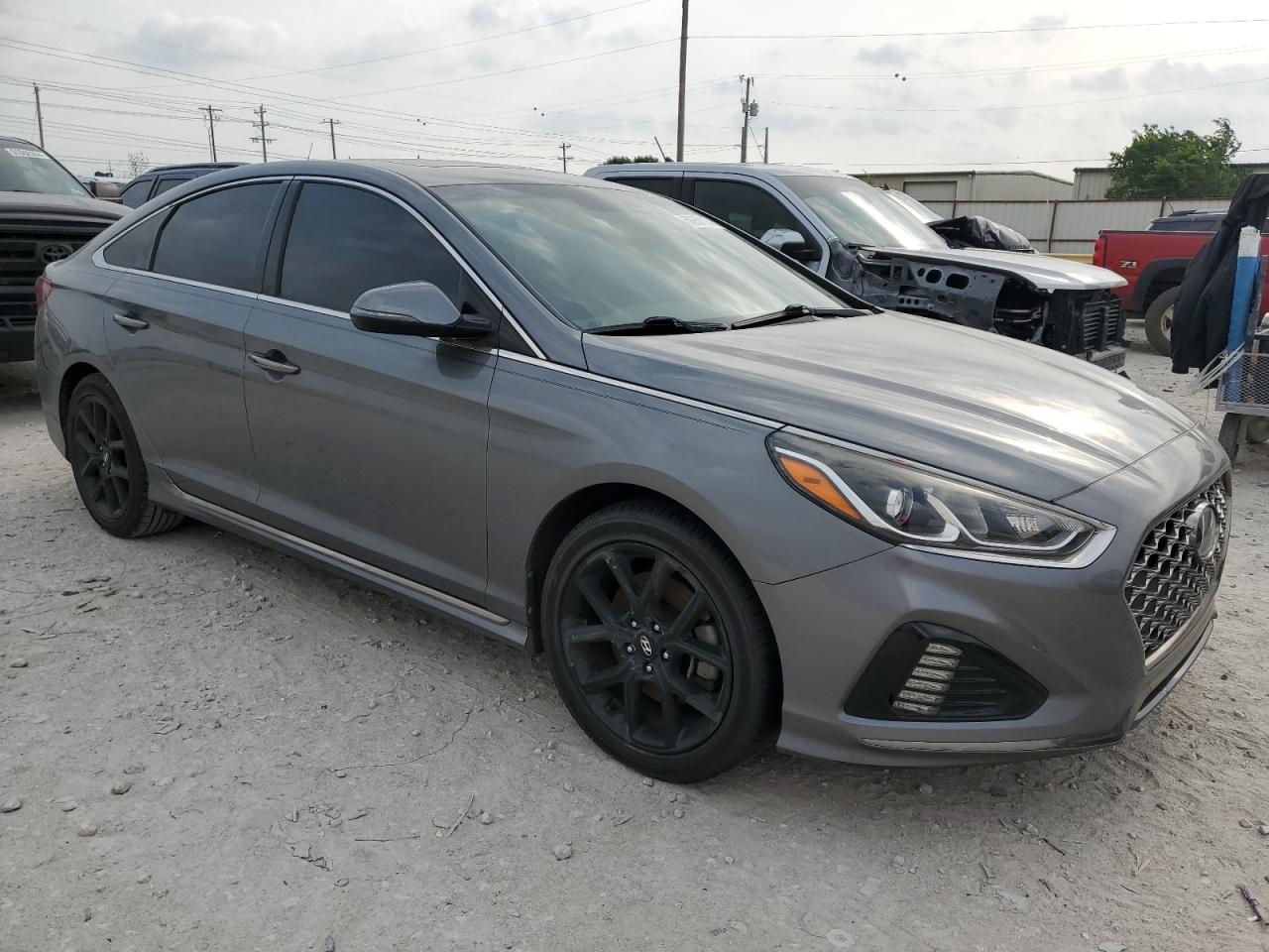 Photo 3 VIN: 5NPE34AB5JH673049 - HYUNDAI SONATA 