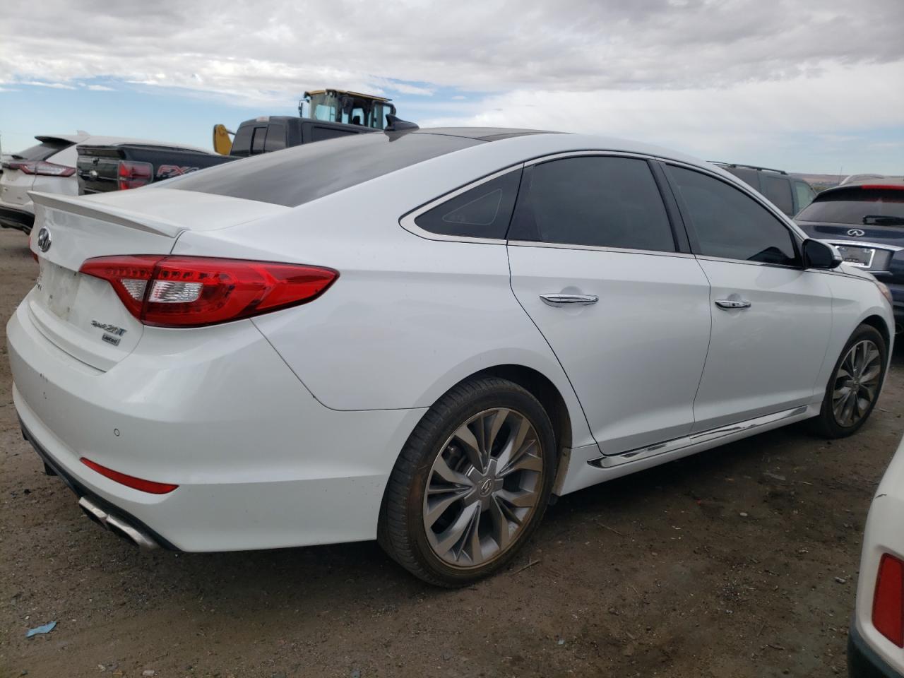 Photo 2 VIN: 5NPE34AB6FH258717 - HYUNDAI SONATA 